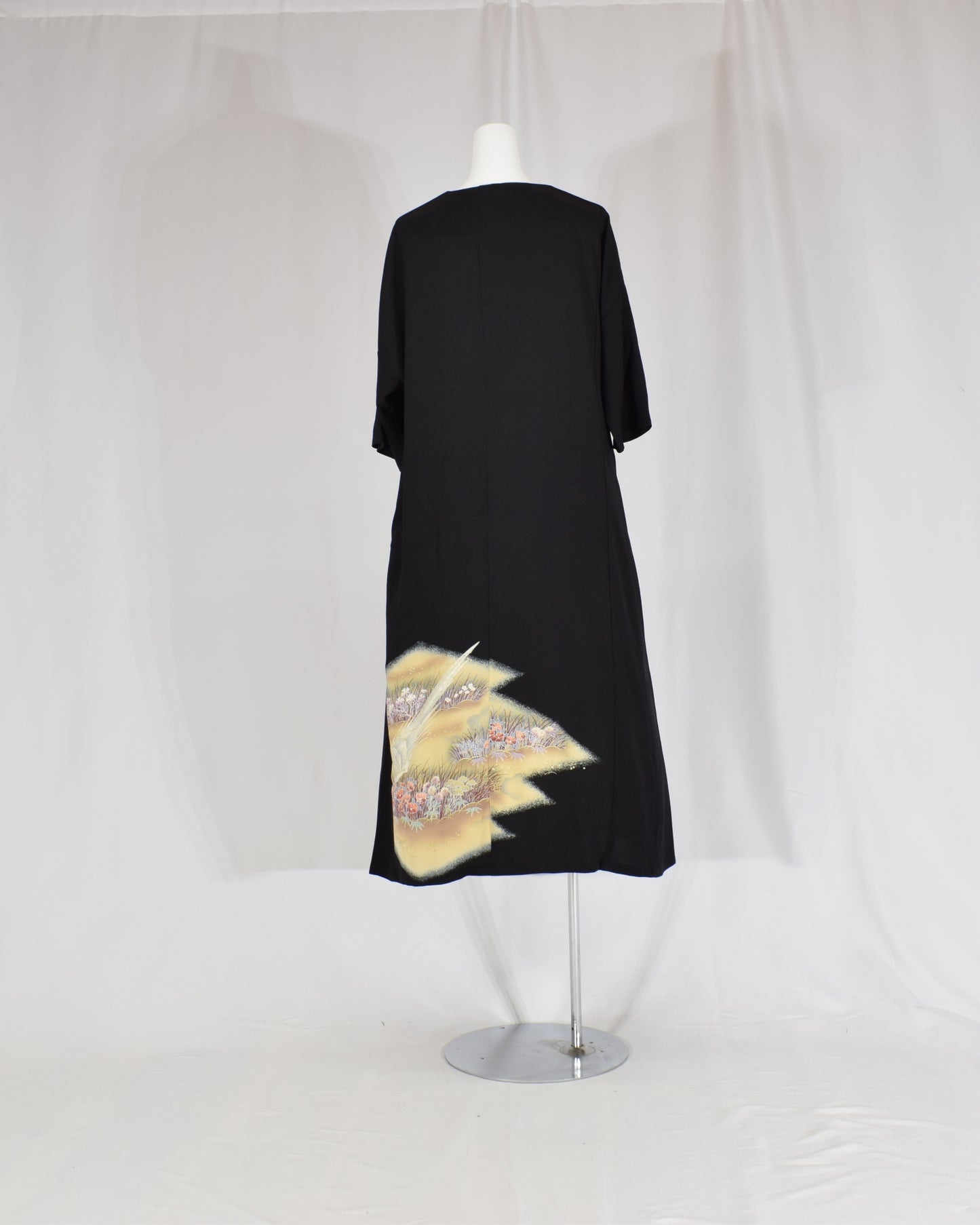 金霞草花文様 留袖ワンピース 黒留袖リメイク 一点物