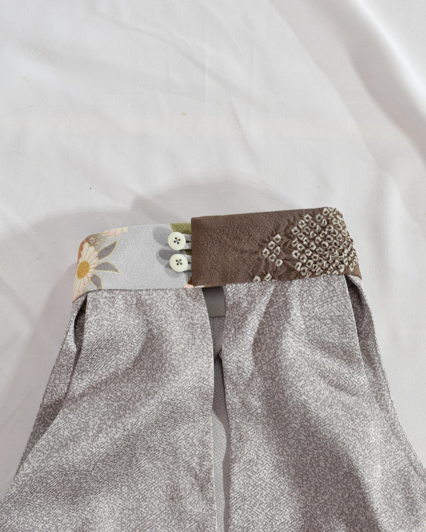 ライトグレー 花柄切替 ホルターネックブラウス 着物リメイク 一点物